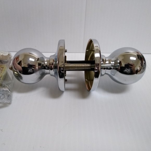 Kwikset Polo Round Privacy Door Knob Chrome - Picture 1 of 13